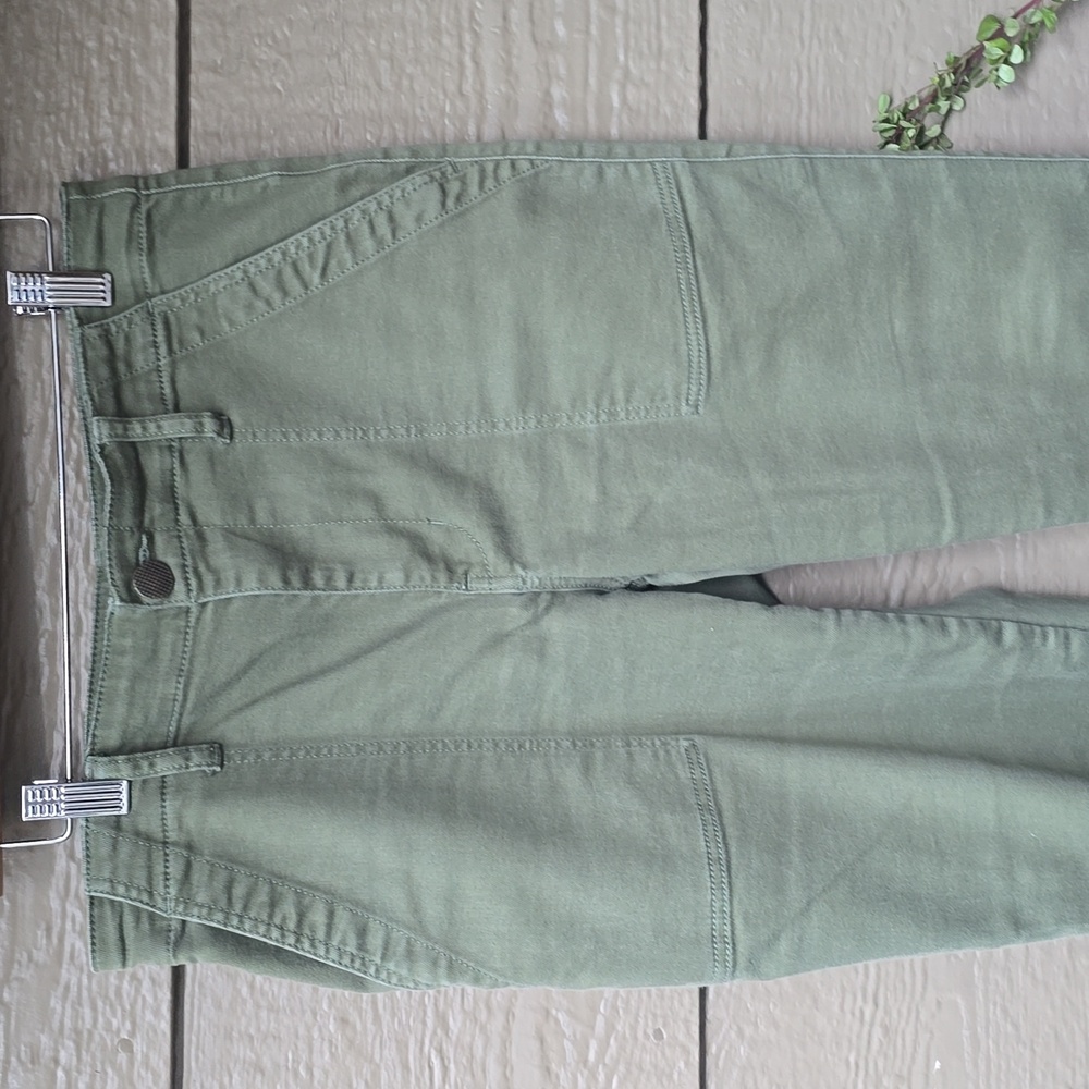 Cabi Compass green cargo jogger pants 4318 6 - Picture 3 of 9
